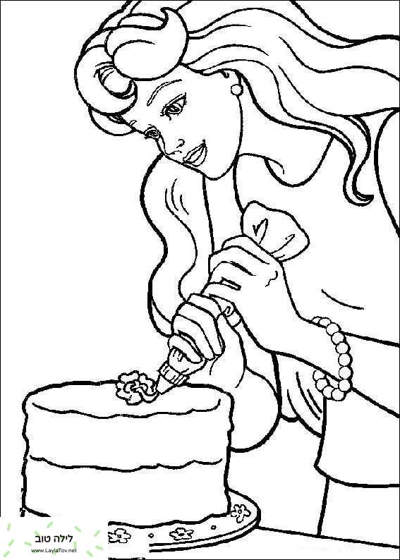 ברבי מקשטת עוגה