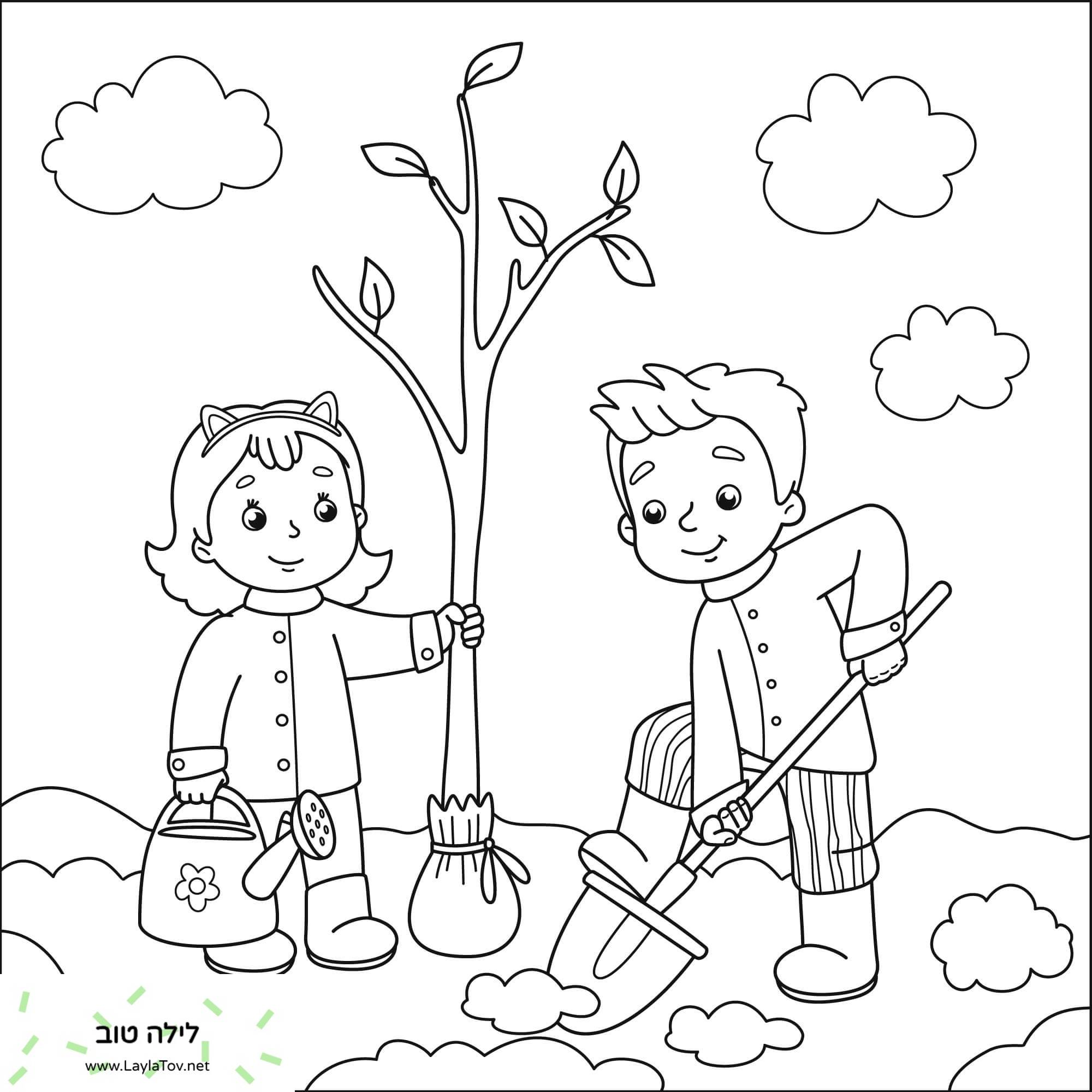 ילד וילדה שותלים עץ